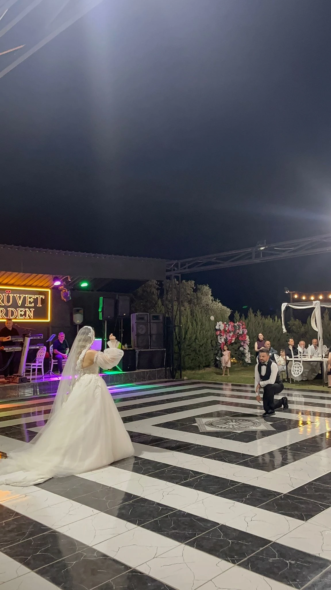 Beyza ve Muhammet Çifte Düğünle Dünyaevine Girdi