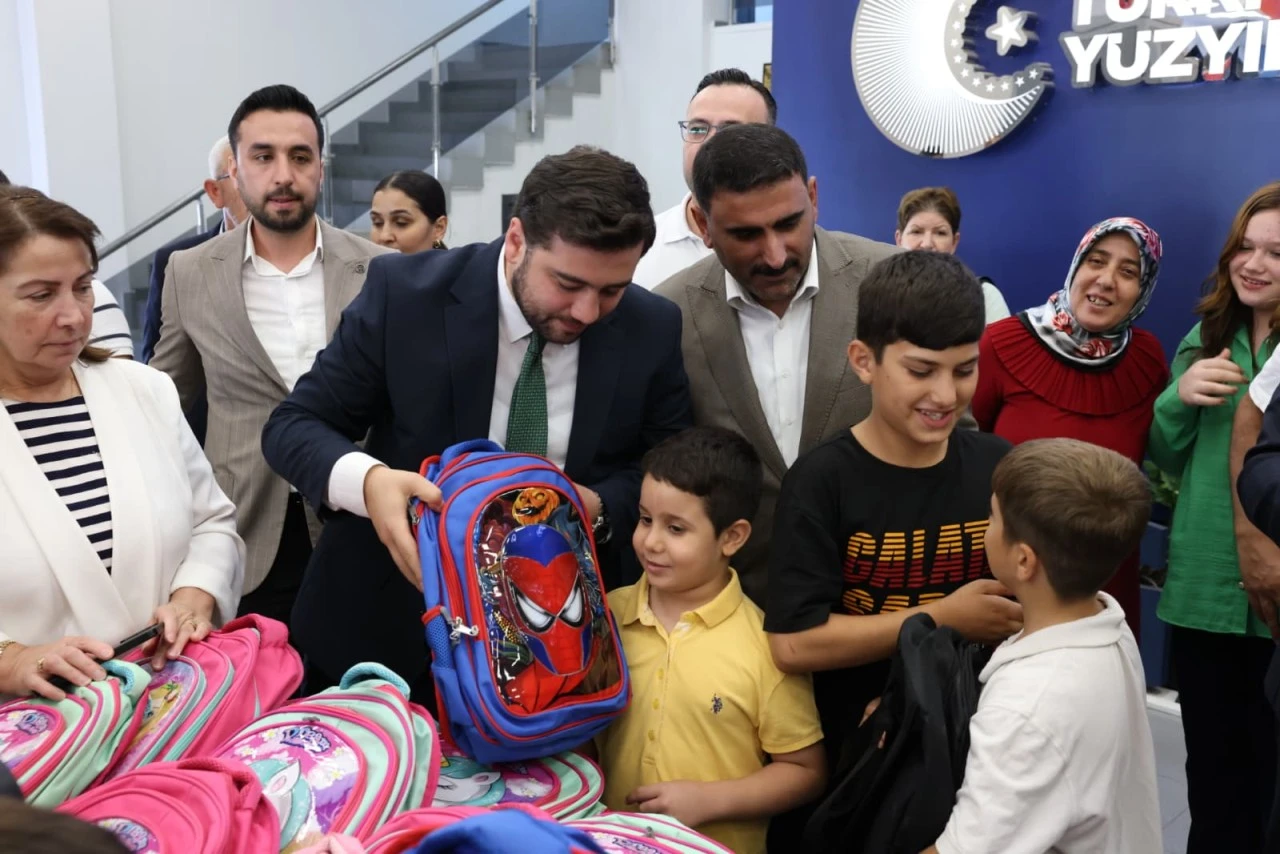 AK Parti Gaziantep'ten anlamlı destek! İhtiyaç sahibi çocuklara kırtasiye yardımı!
