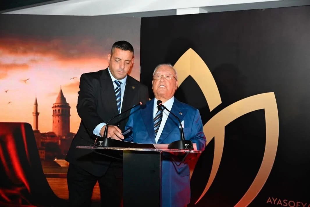 .	“Yaşar Aktürk ve Kızı Aslı Aktürk Pehlivanlar’dan Zarafet Dolu Lansman Gecesi”