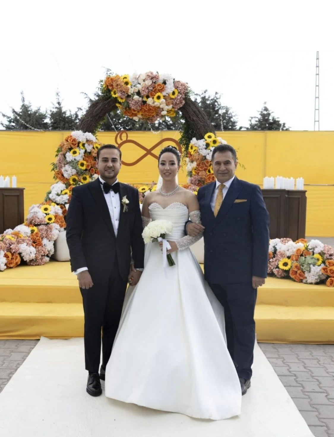 Türkmen ve Bartık Ailelerinin çifte düğününde Bölge protokolü bir araya geldi.