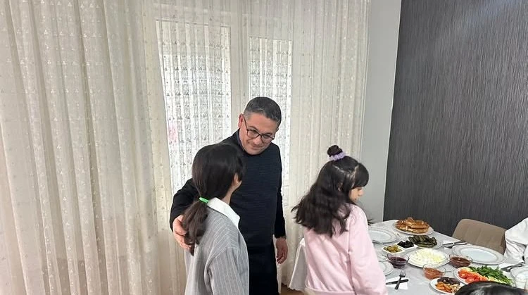 Amasya Aile ve Sosyal Hizmetler İl Müdürü Adem Yücel’den Gönüllere Dokunan Ziyaretler: Sosyal Hizmette Güçlü Dokunuş