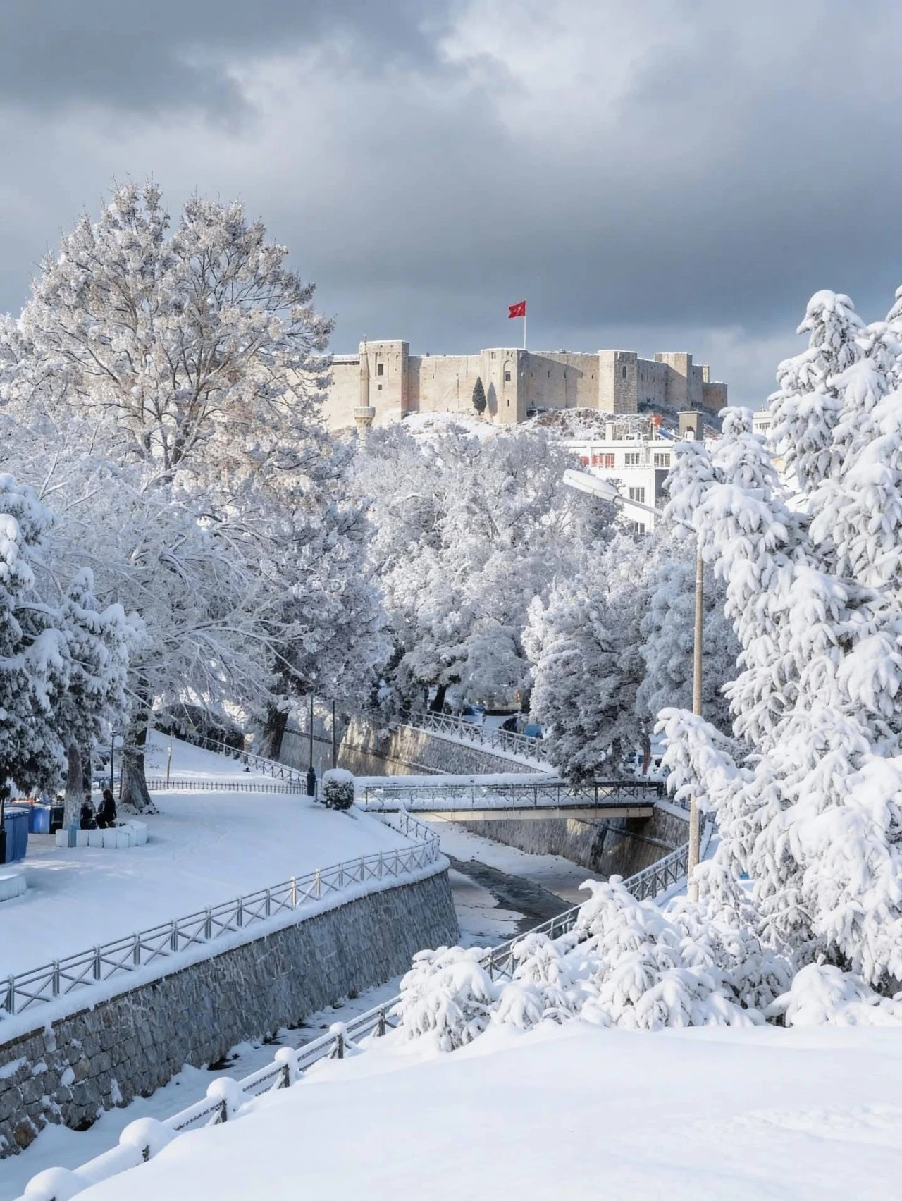 Yorgunsun ama güzelsin Gaziantep!