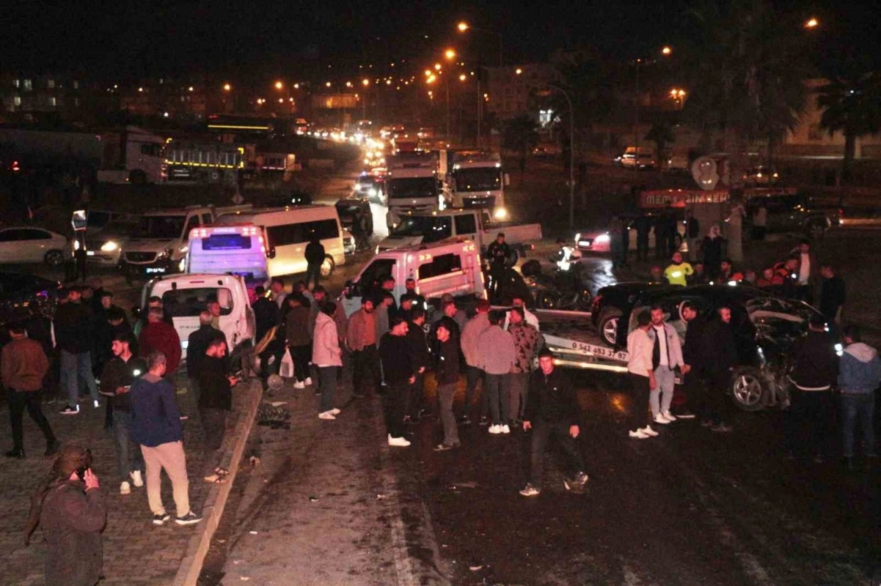 Cizre&rsquo;deki vin&ccedil; kazasının g&ouml;r&uuml;nt&uuml;leri ortaya &ccedil;ıktı: Şof&ouml;r kaza &ouml;ncesi ara&ccedil;tan atlamış