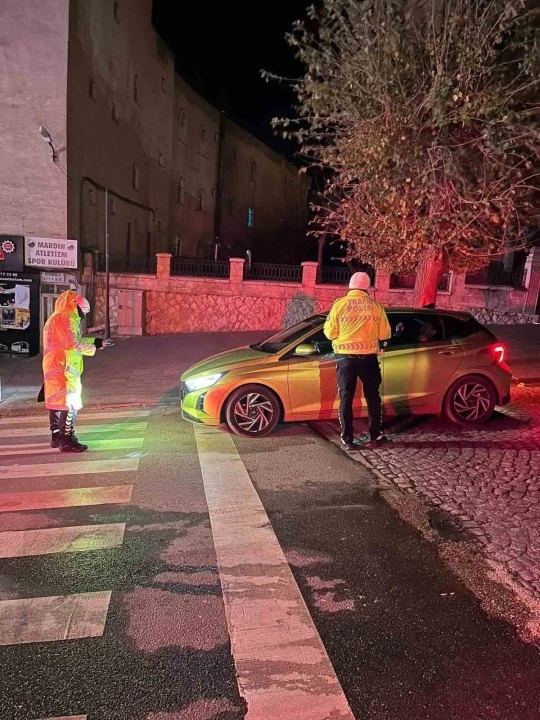 Mardin&rsquo;de kural ihlali yapan 66 ara&ccedil; s&uuml;r&uuml;c&uuml;s&uuml;ne ceza