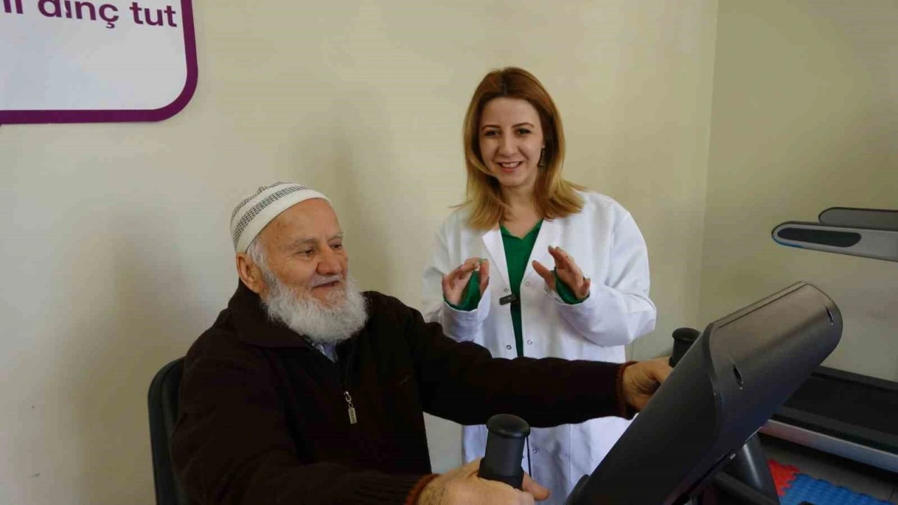 Moral Evi&rsquo;nin renkli kişiliği &ccedil;evresine neşe sa&ccedil;ıyor