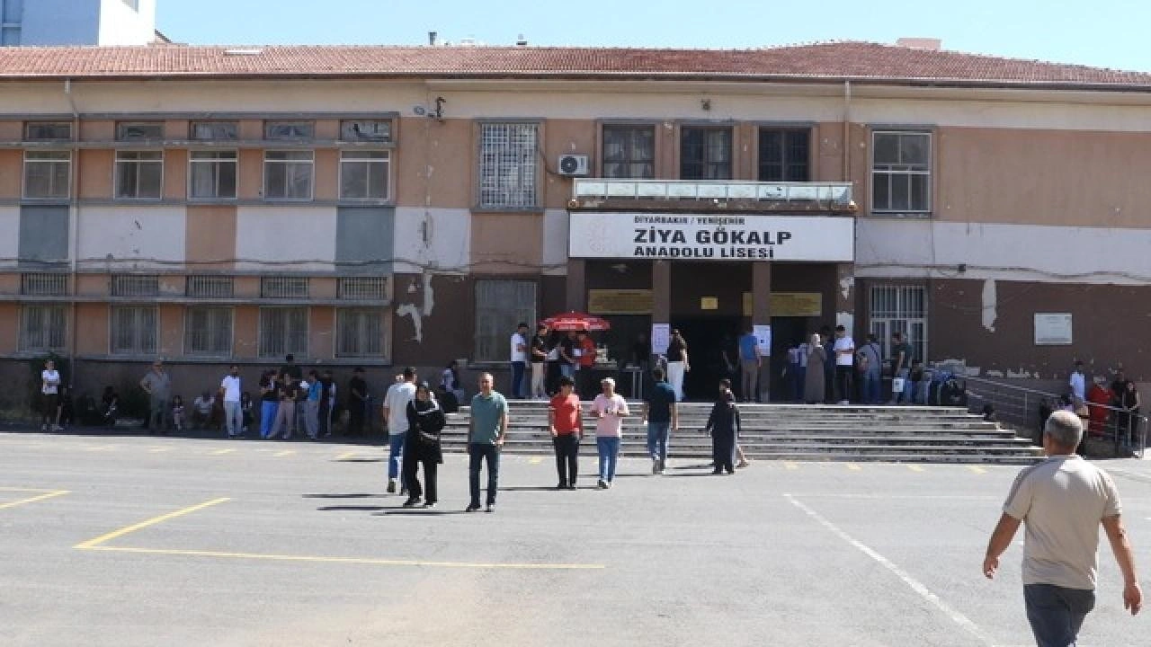 YKS yolunda kaza yaptı, imdadına polis ekipleri yetişti