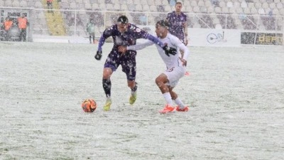 1 yıl &ouml;nce S&uuml;per Lig'deydiler: Ankara'nın karlı havasında bozguna uğradılar