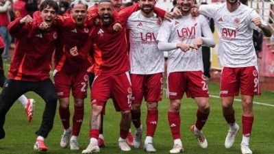 1. Lig'e ilk bilet Ankara'da kesildi: Batman Petrolspor, 24 yıllık r&uuml;yayı ger&ccedil;ekleştirdi