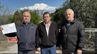 10 yıldır &ouml;denmeyen s&uuml;t paraları i&ccedil;in fabrika &ouml;n&uuml;nde toplandılar
