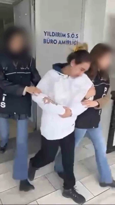 108 yıl hapis cezasıyla aranıyordu, Bursa polisinden ka&ccedil;amadı
