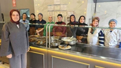 11 kadına istihdam sağladı, iki &ccedil;ocuğa annelik yaptı
