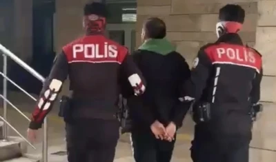 11 yıl 4 ay hapis cezası bulunan hırsızlık h&uuml;k&uuml;ml&uuml;s&uuml; yakalandı
