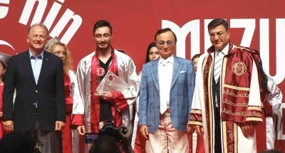 115 &uuml;lkeden &ouml;ğrencisi bulunan &uuml;niversitede 3 bin 40 mezun sevinci
