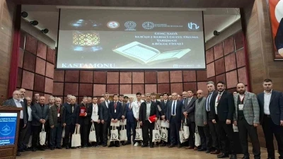 12 farklı ildeki &ouml;ğrenciler Kur&rsquo;an-ı Kerim&rsquo;i en g&uuml;zel okuyabilmek i&ccedil;in yarıştı
