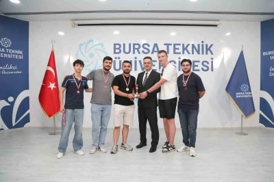 12. Rekt&ouml;rl&uuml;k ve Gen&ccedil;lik Kupası&rsquo;nda &ouml;d&uuml;ller sahiplerini buldu
