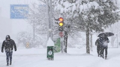 13 ilde alarm! Yoğun kar yağışı uyarısı! AKOM'dan son dakika İstanbul a&ccedil;ıklaması
