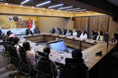 13 &uuml;lkeden gelen &ouml;ğrenciler Erzincan&rsquo;da T&uuml;rk&ccedil;e ve T&uuml;rk k&uuml;lt&uuml;r&uuml;yle buluşuyor
