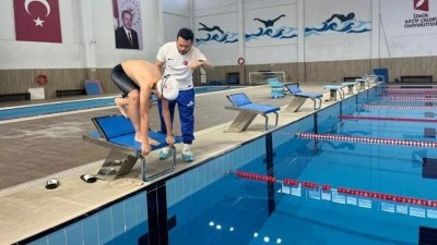 13 yaşındaki para y&uuml;z&uuml;c&uuml; Kayra 5 branşta altın madalya kazandı