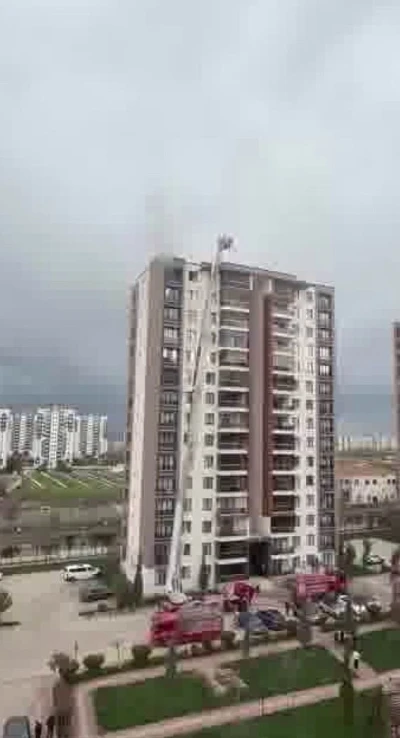 14 katlı binada can pazarı: Apartmandakiler tahliye edildi
