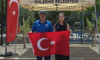 14 yaşındaki Sıla&rsquo;dan T&uuml;rkiye rekoru
