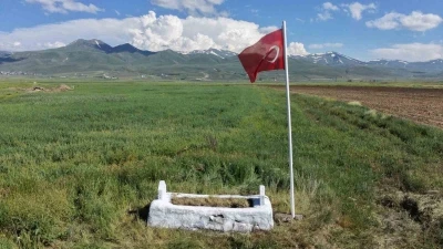 149 yıldır Erzurum Ovası&rsquo;nda n&ouml;bet tutan şehide vefa

