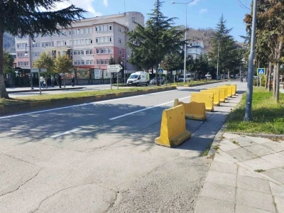 15 Temmuz akşamından kalma beton bloklar kaldırılmayı bekliyor
