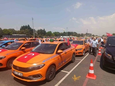 15 Temmuz darbe girişiminin 10. yılında taksi şof&ouml;rlerinden anlamlı kortej
