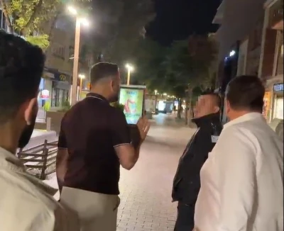 15 Temmuz pankartını indiren g&ouml;revli, &Ouml;mer Halisdemir i&ccedil;in "Kim o" dedi
