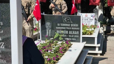15 Temmuz şehidi M&uuml;n&uuml;r Alkan kabri başında anıldı
