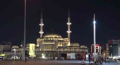 15 Temmuz&rsquo;un 10. yıl d&ouml;n&uuml;m&uuml;nde İstanbul&rsquo;da camilerde sela okundu
