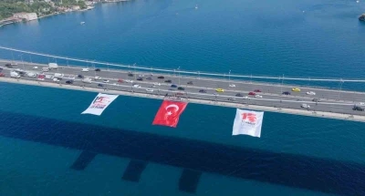 15 Temmuz&rsquo;un sembol&uuml; Kırmızı Beyaz: 5 dev k&ouml;pr&uuml; T&uuml;rk bayraklarıyla donatıldı
