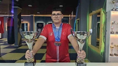 15 yaşındaki milli dart sporcusu Atasayar’dan önemli başarılar
