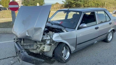 15 yaşındaki sürücü kazada yaralandı
