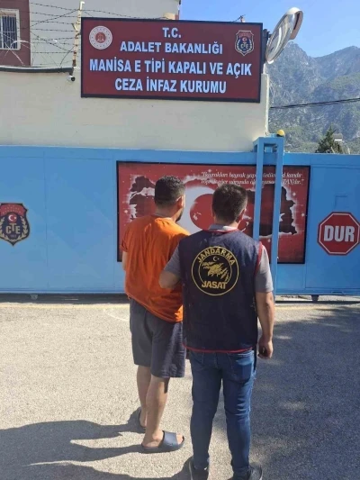 15 yıl hapis cezasıyla aranıyordu jandarma yakaladı
