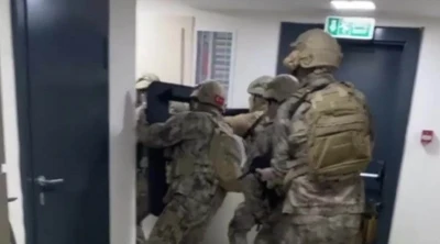 15 yıl hapis cezasıyla aranıyordu: Sahte avukat kimlikleriyle yakalandı

