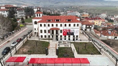 160 yıllık Kızlar Mektebi k&uuml;t&uuml;phane oldu, a&ccedil;ılışını Bakan Ersoy yaptı
