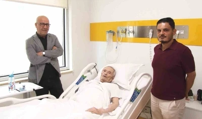 18 yıldır nakil kalbiyle yaşıyor: &Uuml;&ccedil; bypasslı hastaya riskli pil operasyonu
