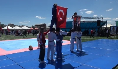 19 Mayıs&rsquo;ta bayrak heyecanı
