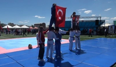 19 Mayıs&rsquo;ta bayrak heyecanı