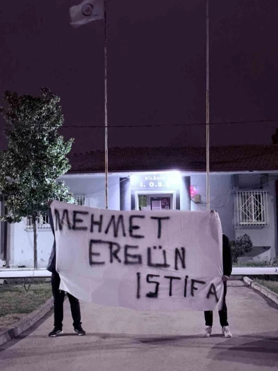 1969 Bilecikspor Kul&uuml;b&uuml; Başkanı Mehmet Erg&uuml;n&rsquo;&uuml;n iş yerinin duvarına &rsquo;Y&ouml;netim İstifa&rsquo; yazısı astılar
