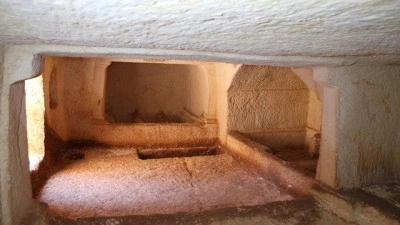 2 bin 100 yıllık mezarın içinden çıktı!