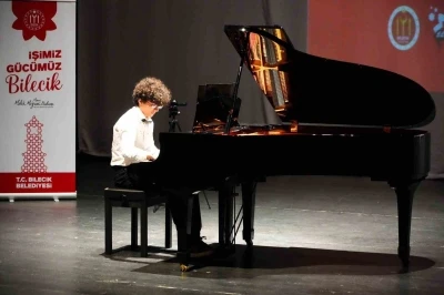 2. Uluslararası Ayva &Ccedil;i&ccedil;eği Piyano Festivali&rsquo;nde 6 &uuml;lkeden gelen gen&ccedil; piyanistler h&uuml;nerlerini sergiledi
