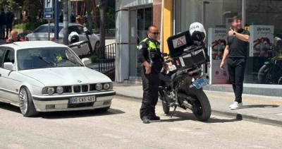 21 bin TL ceza yedi, g&uuml;lerek poz verdi
