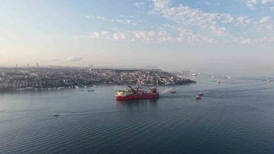 215 metrelik boru d&ouml;şeme gemisinin ge&ccedil;işi sebebiyle boğaz hattı &ccedil;ift y&ouml;nl&uuml; trafiğe kapatıldı
