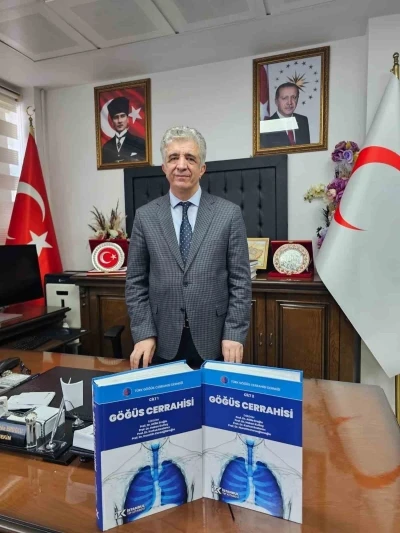 227 bilim insanının katkı sunduğu "G&ouml;ğ&uuml;s Cerrahisi" kitabı yayımlandı
