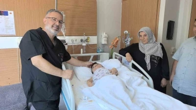 24 kilo ağırlığındaki kadından 3 kilo kist çıktı
