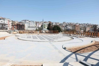 25 bin metrekarelik &Ccedil;ayırova Kent Meydanı projesinde sona yaklaşılıyor
