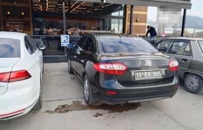3 Aralık Dünya Engelliler Günü’nde engelli yerine park eden resmi araca ceza
