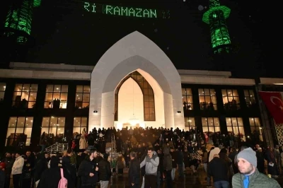 3 bin kişilik cami ilk teravihle hizmete girdi
