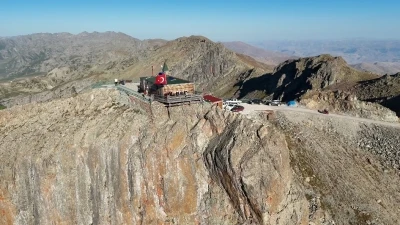 3 bin metredeki mescid yörede &quot;Kırkların buluşma yeri&quot; inancıyla anılıyor
